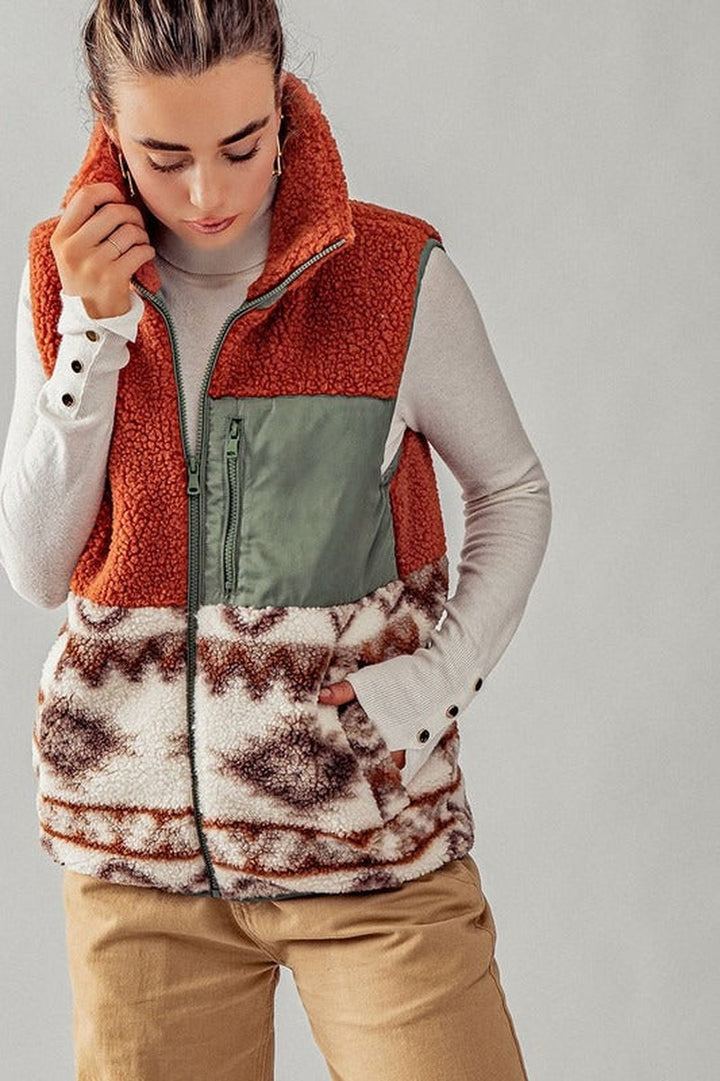 Urban Daizy - Sherpa Fleece Tribal Print High Neck Vest in Clay