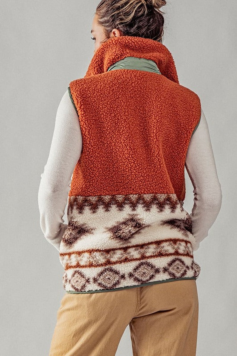 Urban Daizy - Sherpa Fleece Tribal Print High Neck Vest in Clay