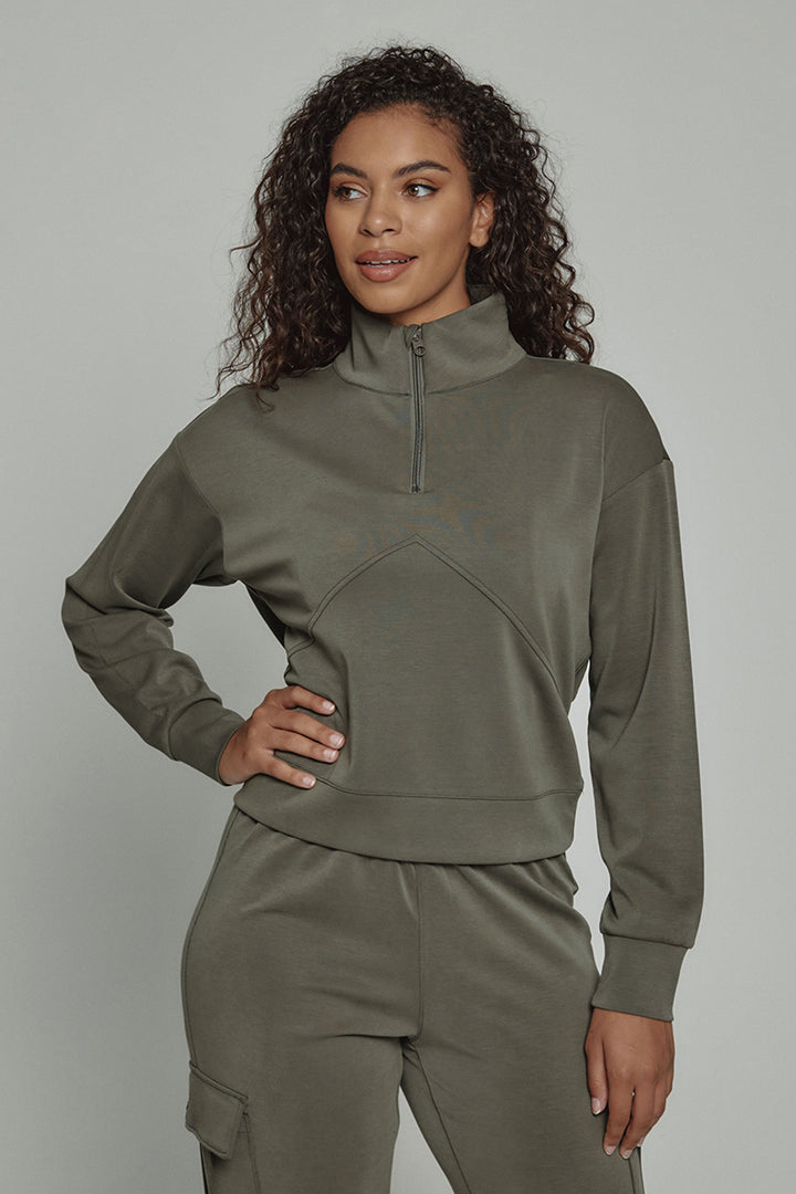 7DIAMONDS - REV™ Crop Quarter-Zip Pullover in Olive