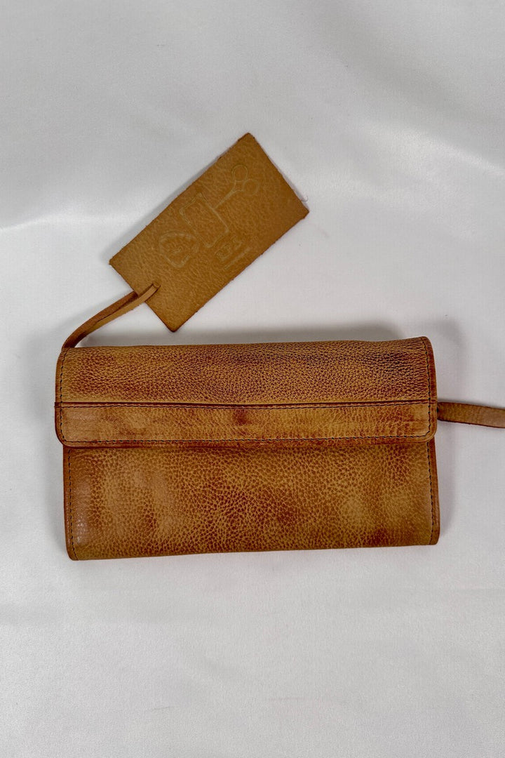 Rock Paper Scissors - "Pound" Snap Clutch Wallet in Cognac