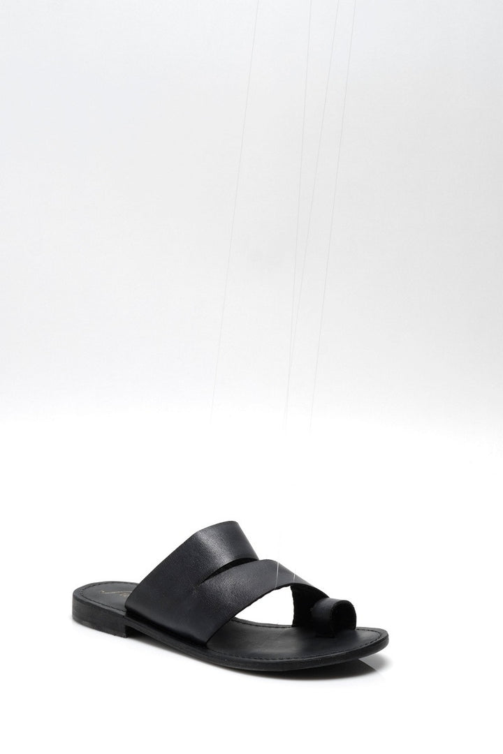 Free People - Abilene Toe Loop Sandals in Washed Black