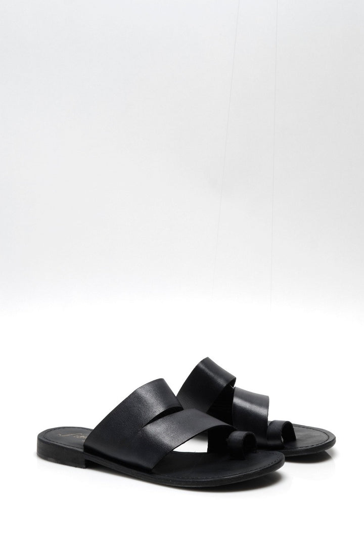 Free People - Abilene Toe Loop Sandals in Washed Black