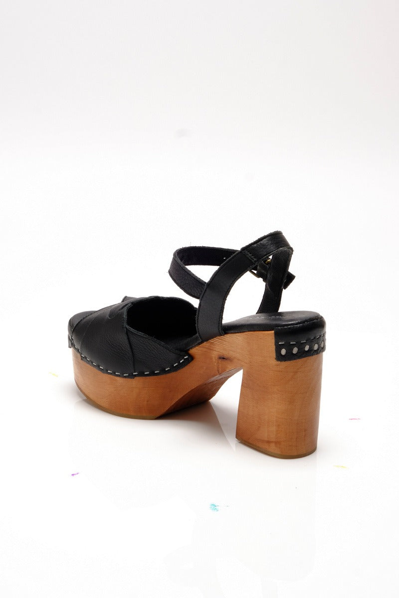 Free People - Orion Woven Clogs in Black