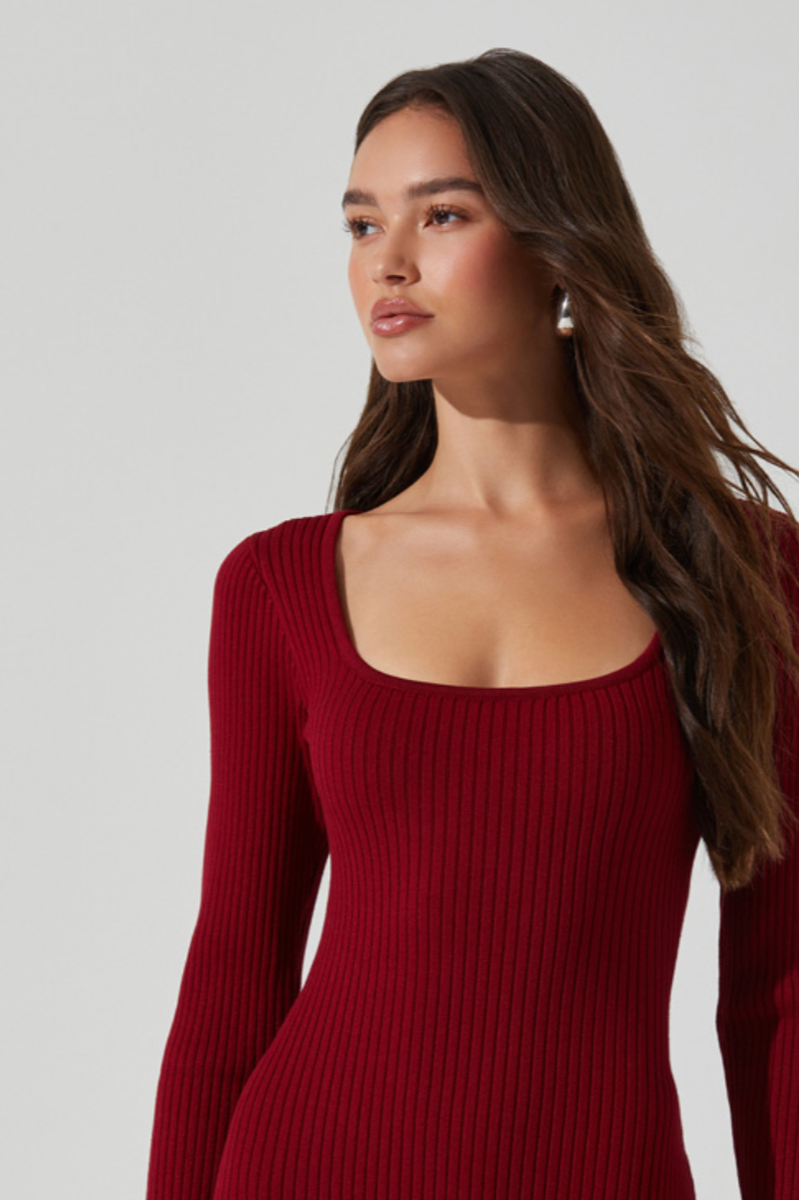 Astr - Kylie Sweater Dress in Cherry Red